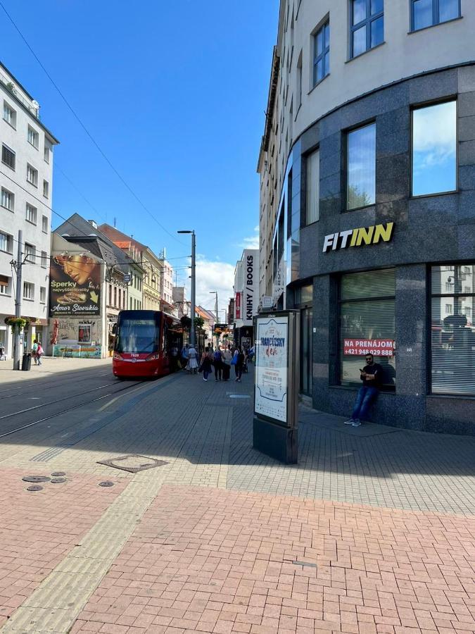 De Luxe 4 May Plaza Bratislava Exterior photo